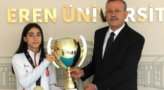 Bitlis Eren Üniversitesi Öğrencisi Özlem Melek Korkmaz, Kick Boks Dünya Şampiyonu Oldu