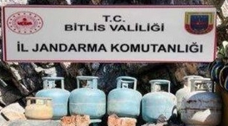 Bitlis’te Terör Operasyonu: Sığınakta Önemli Malzemeler Ele Geçirildi