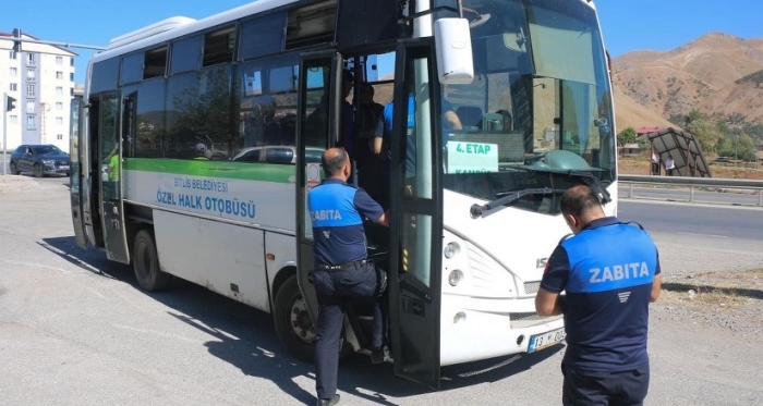 Bitlis Son Dakika Bitlis'te Trafik Zabıta Ekiplerinden Özel Halk Otobüslerine Sıkı Denetim