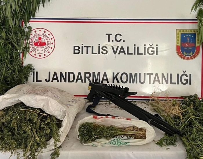 Bitlis Son Dakika Bitlis'te Zehir Tacirlerine Operasyon: 3 Gözaltı